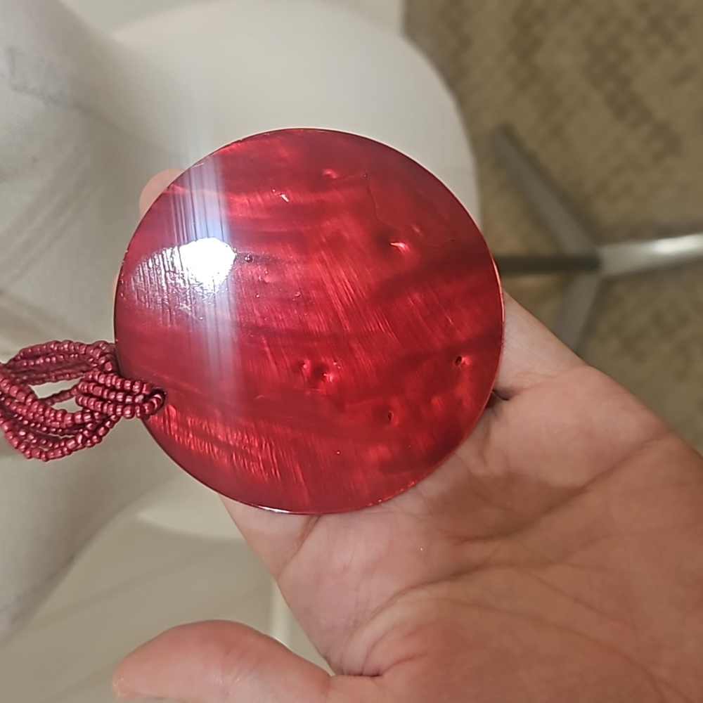 Red Beaded String Shell Necklace - Picture 4 of 5